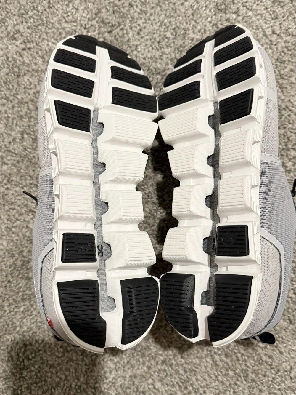 On Running breathable gray
